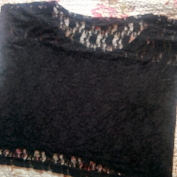 LACE Back Crop Top - Picture 4 of 5